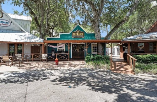 River Ranch House | 429b) Unique home in fun community!