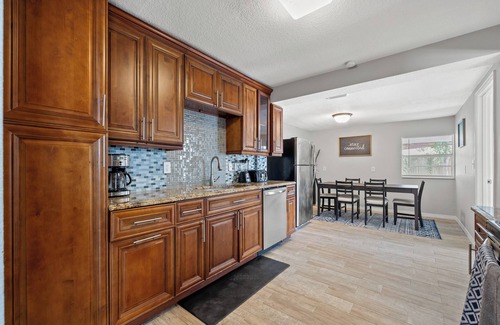 Tampa House | 4306 A - Charming 2-bedroom house in Tampa with AC