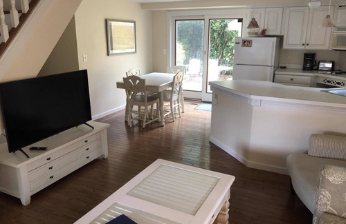 Lakeside Cottage | 436 Oak Avenue Great Private Deck and Enclosed Porch!