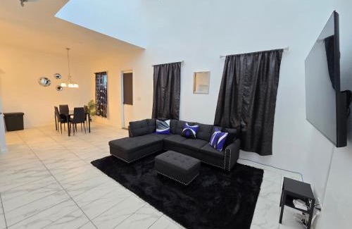 Irving House | 4375 Hebron St