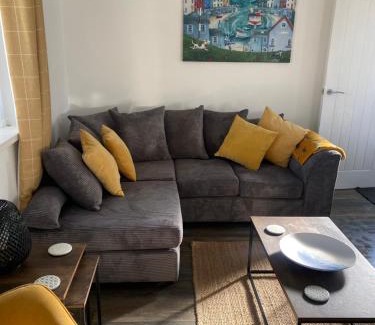 Scurlage House | 44 Gower holiday village Ty Gŵyr Cosy 2 bedroom Chalet with a seasonal pool