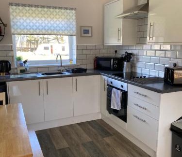 Scurlage House | 44 Gower holiday village Ty Gŵyr Cosy 2 bedroom Chalet with a seasonal pool