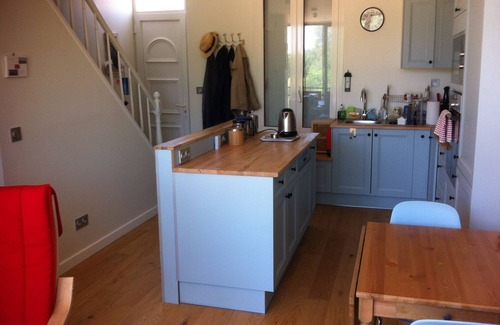 Angouleme House | 44 Rue Maurice Utrillo - the small,tall, riverside house