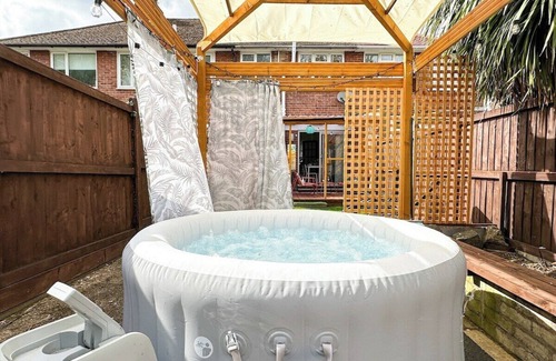 Canterbury House | 44 The Oasis - Central 2-bedroom Townhouse with Hot Tub and Private Parking!