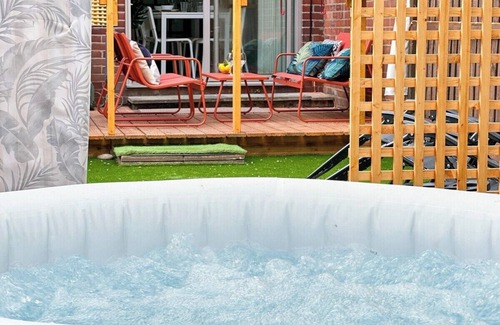 Canterbury House | 44 The Oasis - Central 2-bedroom Townhouse with Hot Tub and Private Parking!