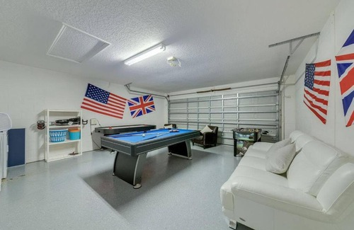 Solana House | 444 - Fabulous Newly Decorated 4 bed Pool Home with South Facing Deck