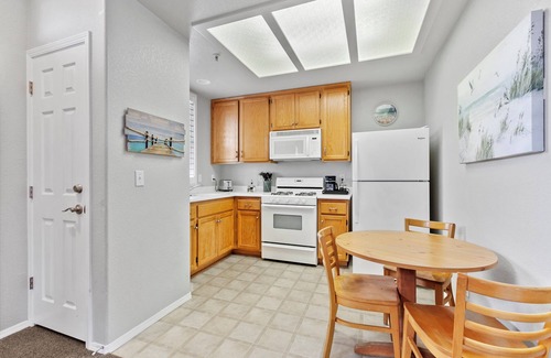 Oceano Condo | 444 Pier Ave. #309: 1 BR, 1 BA in Oceano, Sleeps 4