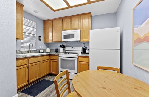Oceano Condo | 444 Pier Ave. #403: 1 BR, 1 BA in Oceano, Sleeps 2