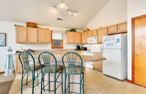 Tuckahoe House | 4442- Footloose, Pet friendly with private pool, community pool and tennis, soundside pier,