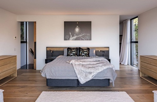 Closeburn Villa | 45 Degrees South|BBQ |Hot Tub |Private