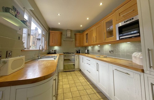 Keswick House | 45 Eskin Street - sleeps 6 guests in 3 bedrooms