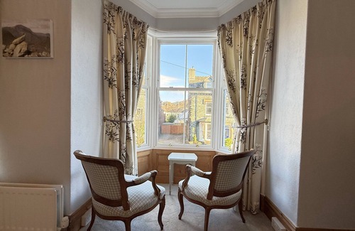 Keswick House | 45 Eskin Street - sleeps 6 guests in 3 bedrooms