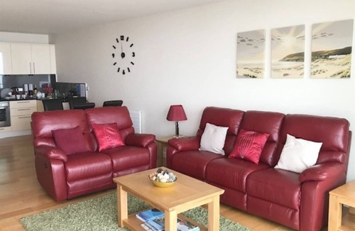 Westleigh Apartment | 45 Horizon View - Luxury Apartment with Amazing Sea Views in Westward Ho!