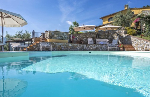 Casalguidi Villa | 450 m² Villa ∙ 7 bedrooms ∙ 14 guests