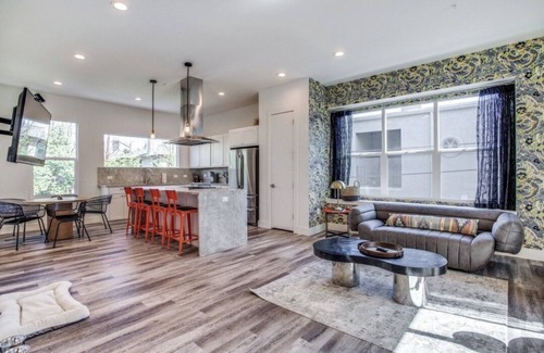 Oak Lawn House | 4508 unit D · DriemHouse | High design | Edge of Highland Park