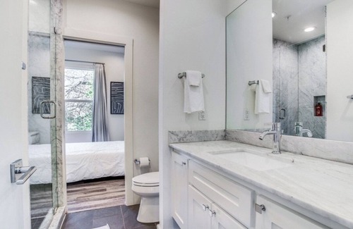 Oak Lawn House | 4508 unit D · DriemHouse | High design | Edge of Highland Park