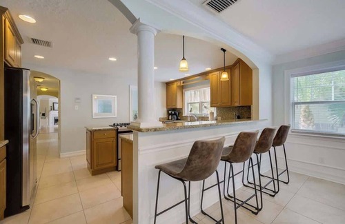 Siesta Key House | 452 Canal Rd Summary: