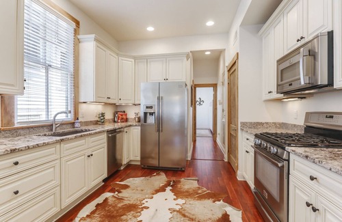 Mid-City House | 4526 Banks Street · Prime MID-CITY Location 3 Bedrooms