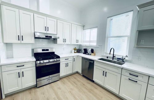 San Jose House | 456A San Jose Downtown Spacious 1br Home/Parking/WIFI