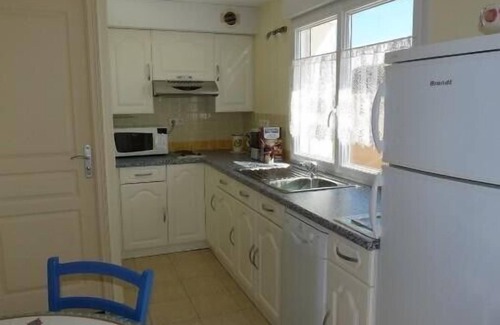 Brem Sur Mer Apartment | 45m2 housing; on the ground floor in a villa in Brem sur Mer