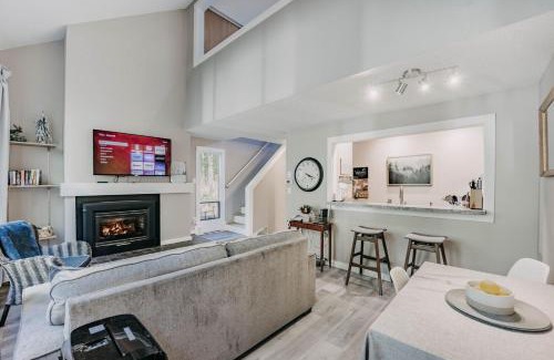 Glacier Apartment | 45SW-Fireplace-Dishwasher-Washer Dryer-Sleeps 4 condo
