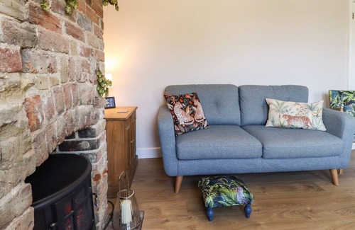 Faversham Cottage | 46 BY THE CREEK, family friendly, with a garden in Faversham