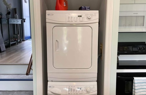 Hyannis House | 46 by the Sea, steps to private beach & heated pool, 1-mile from Main St., ocean views, AC, & Wi-Fi