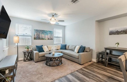 Lewisville House | 462 S Edna Avenue Lewisville · Two-Floor House With A Dedicated Work Space