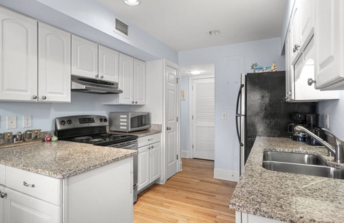 Vanderhorst Plantation Condo | 4651 Tennis Club: Dog OK, 2BR with Screened Porch, Beach Gear/Bike Credit