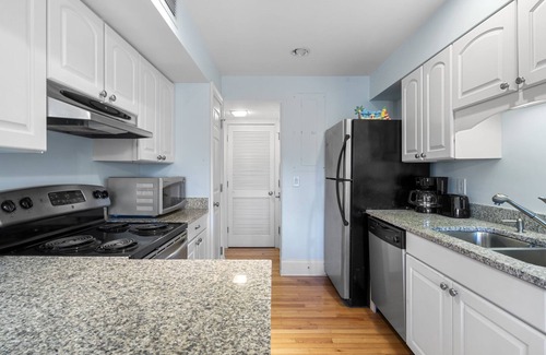Vanderhorst Plantation Condo | 4651 Tennis Club: Dog OK, 2BR with Screened Porch, Beach Gear/Bike Credit