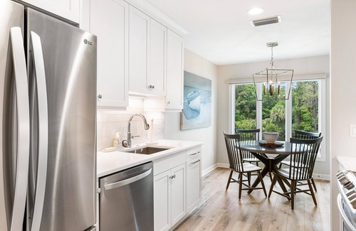Kiawah Island Condo | 4676 Tennis Club: $150 Beach Gear/Bike Credit, Lagoon Views, Stylish Design!