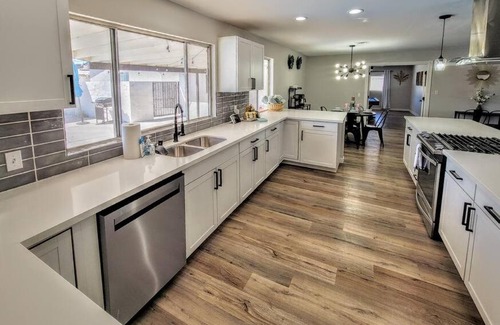 Paradise House | #46Villa Ranch w/Pool & Spa: mins to LV Strip/UNLV