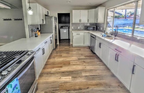 Paradise House | #46Villa Ranch w/Pool & Spa: mins to LV Strip/UNLV