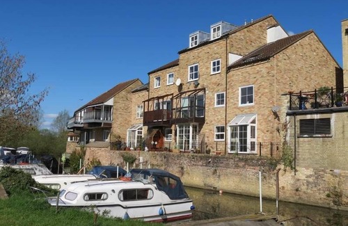 St Neots Apartment | 47 Skipper Way - Little Paxton