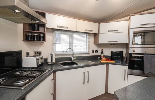 Cayton Bay Cottage | 47 THE DRAKE FORGETMEKNOT, pet friendly, with a garden in Cayton Bay