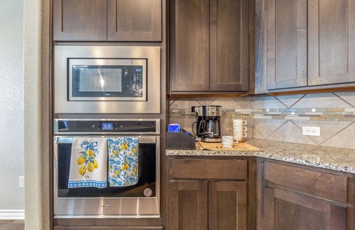 Medina Valley House | 4722 Modern Comforts in San Antonio