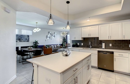 Kissimmee Condo | 4731 201 - 3 Bedroom Corner Unit in Storey Lake Resort Under 10 Min to Disney