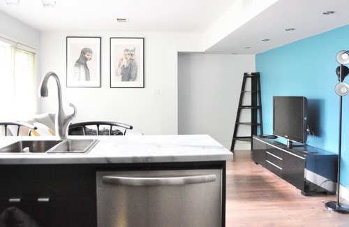 Upper Lonsdale Apartment | 474 Brand St