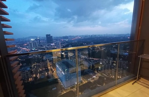 Pudu Apartment | 47th Floor 2BR with Infinity Pool @Bukit Bintang