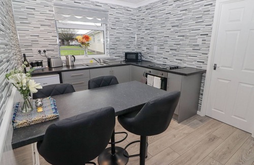 Scurlage Cottage | 48 Gower Holiday Village