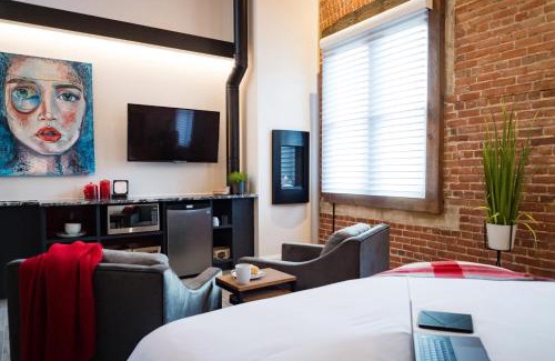 Brockville Hotel | 48 King West Boutique Hotel