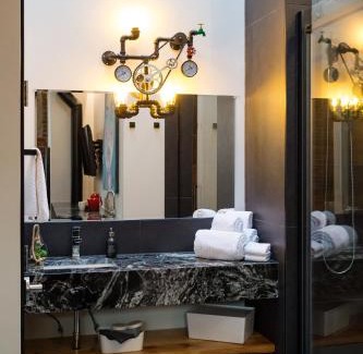 Brockville Hotel | 48 King West Boutique Hotel