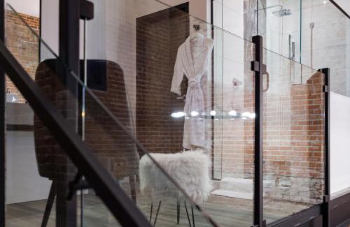 Brockville Hotel | 48 King West Boutique Hotel