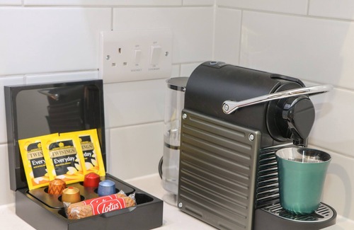 Stoney Middleton Cottage | 48 ROCK MILL, pet friendly, luxury holiday cottage in Calver