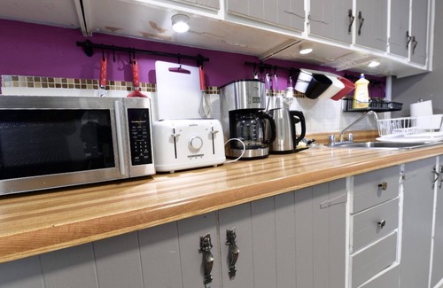 Windsor Apartment | 480# Two-bedroom apartment near the border tunnel
