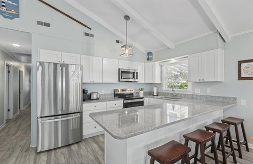 South Nags Head House | 486 - Recently Renovated and Only 1 Lot from the Ocean!