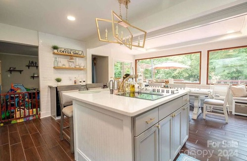 Marlwood Acre House | 487) Massive 3 bedroom with a firepit!