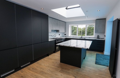 Ainley Top Cottage | 489 NEW HEY ROAD, pet friendly, with hot tub in Huddersfield