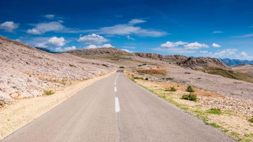 Metajna Apartment | (4890-4) Apartment in Metajna with balcony, air conditioning, WiFi