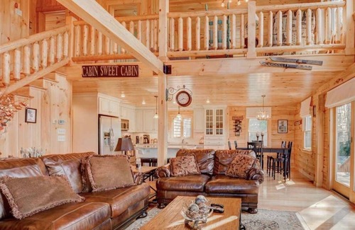 Whitefield House | 489O Beautiful modern log home on 17 acres close to skiing, private, views, fire pit, Ping Pong, AC!